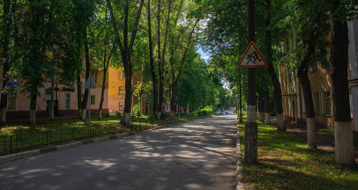 Парк Талалихина на День города собрал выставку авто, BMX-трюки, дизайн-маркет и бесплатные угощения